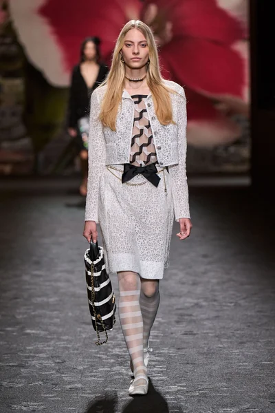 Look 49